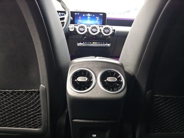 Mercedes-Benz CLA 180 AMG Line Coupé Premium