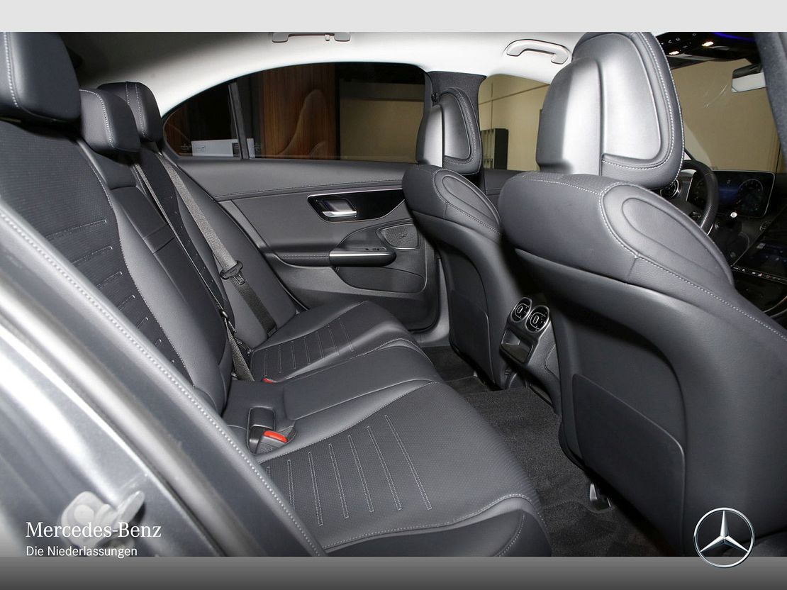 Mercedes-Benz C 180 AMG Line Sedan