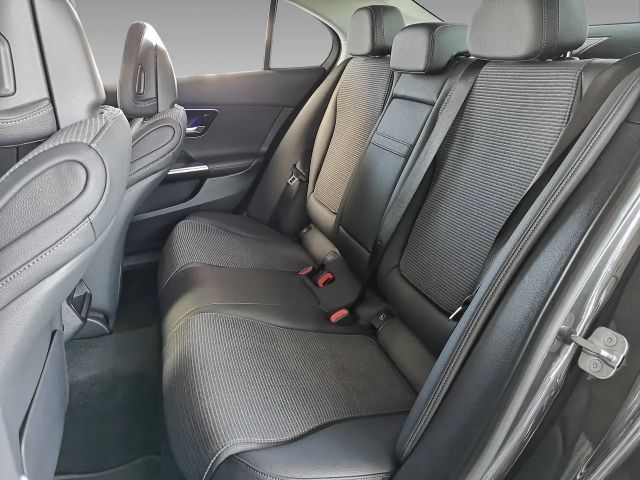 Mercedes-Benz C 180 AVANTGARDE Sedan