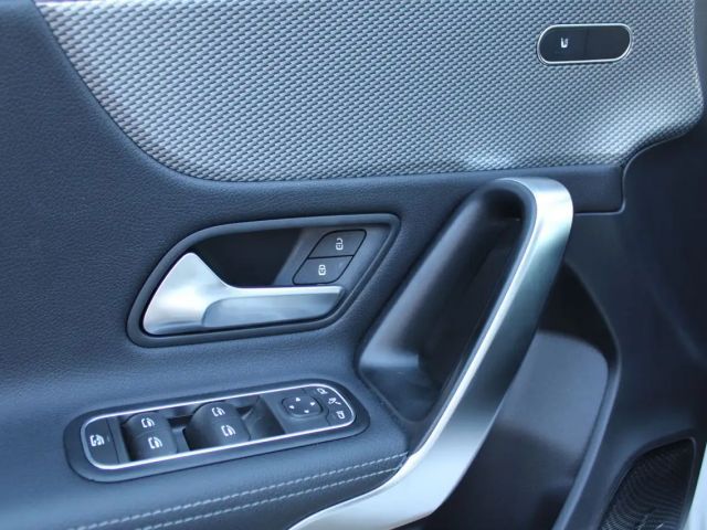 Mercedes-Benz A 180 /Sitzhzg/Kamera/Navi/Spur/Tempomat/AHK