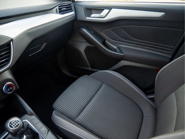 Ford Focus C & C 1.0L 125PS PDC KAMERA NAVI LED