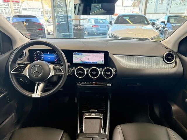 Mercedes-Benz B 180 Progressive Sedan