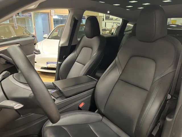 Tesla Model Y AWD Dual Motor Performance