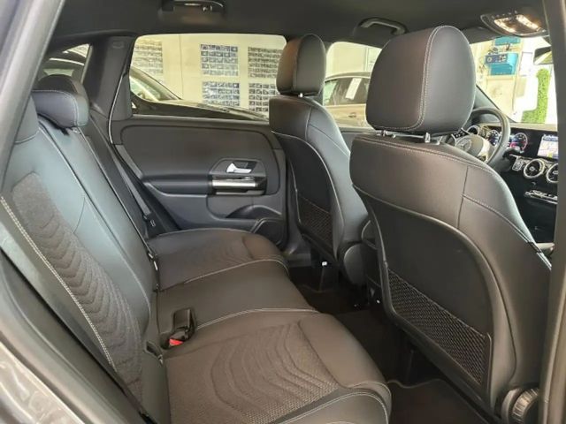 Mercedes-Benz B 200 Progressive Sedan