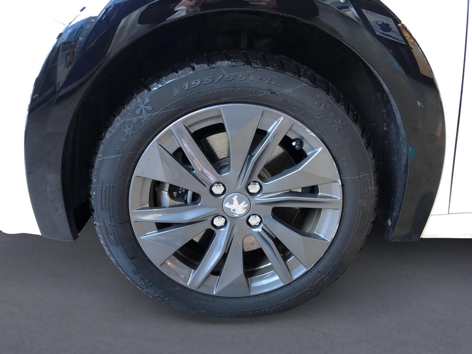 Peugeot E-208 Active Pack