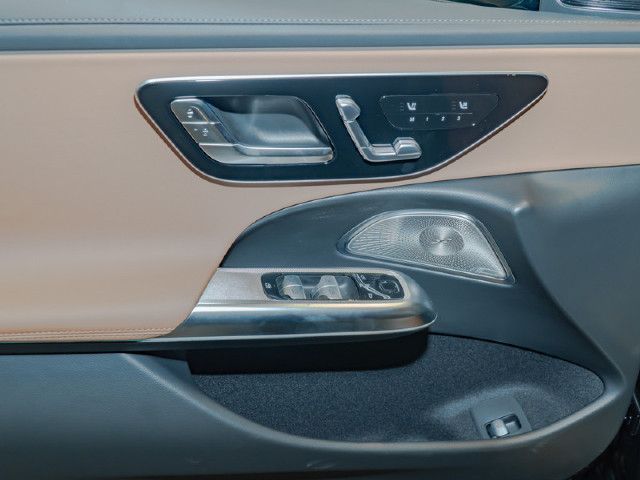 Mercedes-Benz E 200 Sedan