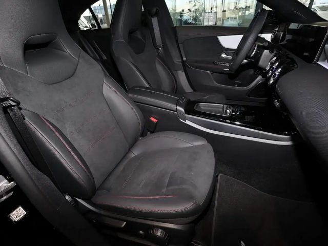 Mercedes-Benz CLA 200 AMG Line Coupé