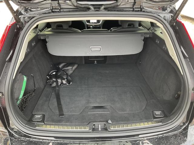 Volvo V60 AWD Dark Plus T6