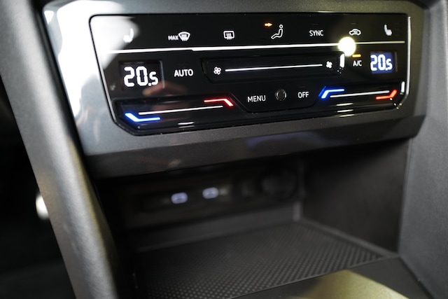 Volkswagen Tiguan Tiguan 1.5TSI Active LED-Matrix Navi AHK Keyles...