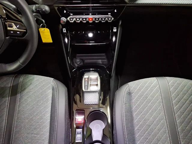 Peugeot 2008 1.2 136 A llure LED+SHZ+KlimaA+PDC+Facelift