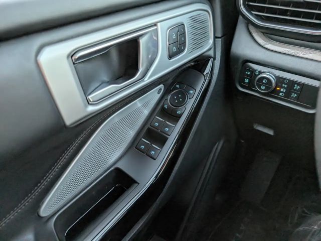 Ford Explorer Platinum Plug in Hybrid