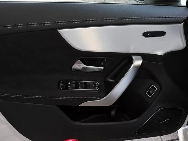 Mercedes-Benz CLA 200 AMG Line Coupé