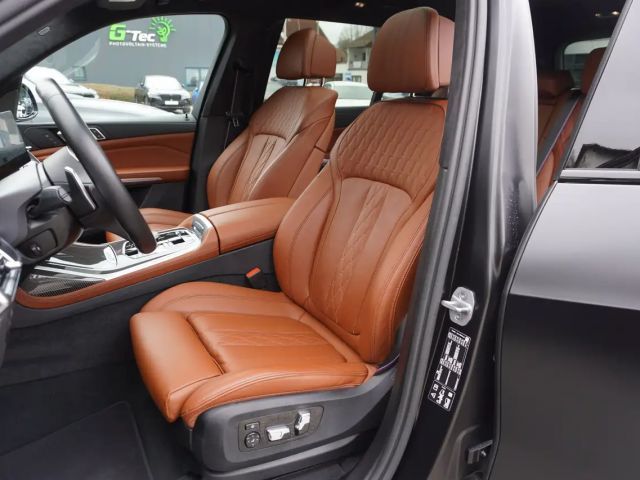 BMW X7 M 60i Frozen Black LCI AHK Carbon SkyLounge ACC 360K