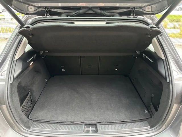 Mercedes-Benz B 200 Progressive Sedan