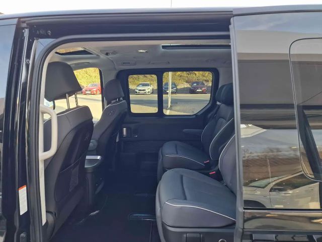 Hyundai Staria Signature