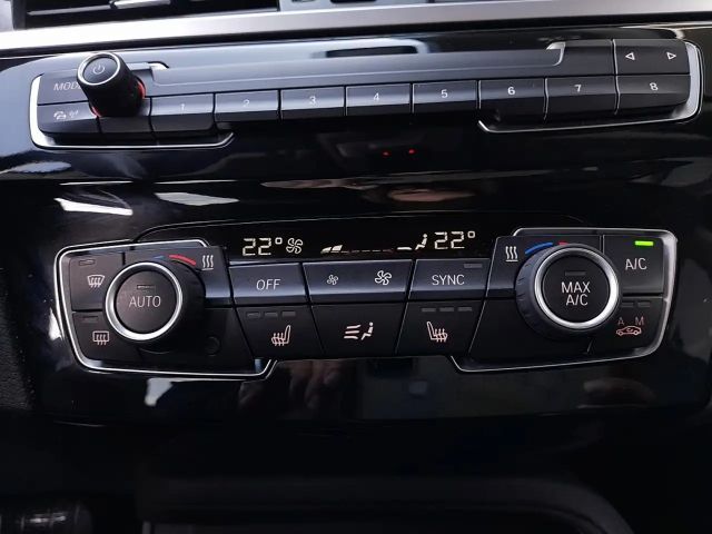 BMW X1 4x4 PHEV Aut. *VOLL LED / NAVI / KAMERA / HEAD-...