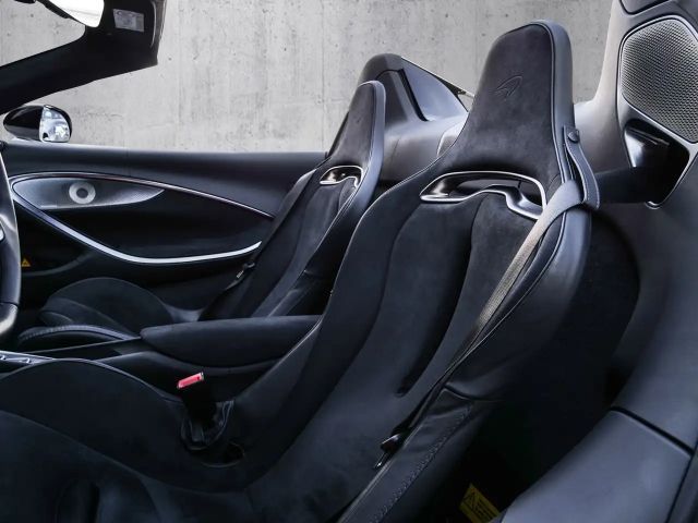 McLaren Artura Spider