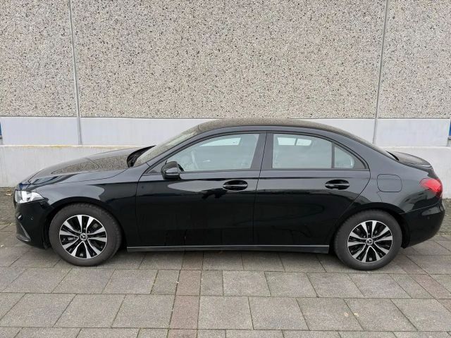 Mercedes-Benz A 180 A 180 d