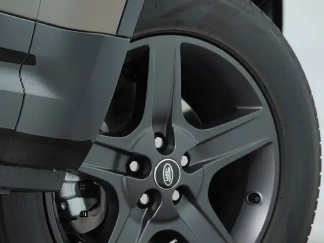 Land Rover Defender 3.0 Dynamic SE