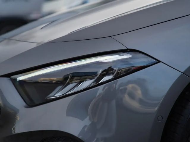 Mercedes-Benz A 180 Hatchback Progressive