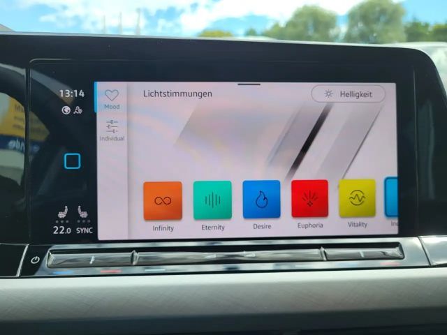 Volkswagen Golf Life