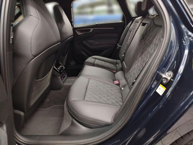 Audi A6 Avant Quattro S-Tronic