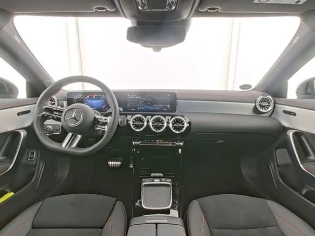 Mercedes-Benz CLA 200 AMG Line Coupé