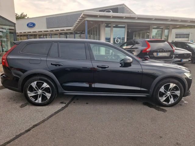 Volvo V60 Cross Country AWD Plus