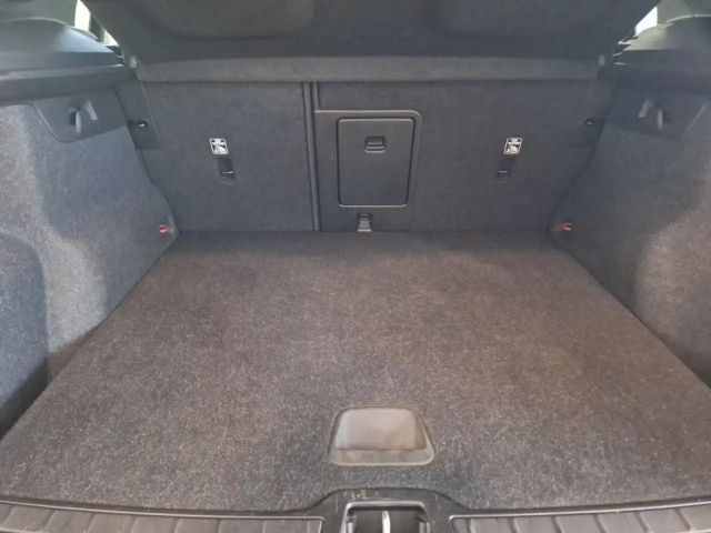 Volvo XC40 Core Recharge T5