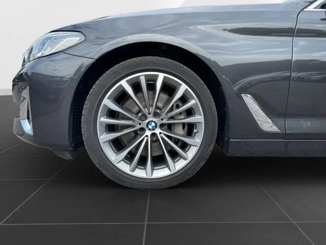 BMW 530 530d Luxury Line Touring xDrive