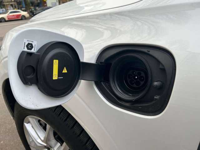 Volvo XC60 AWD Dark Plus Recharge