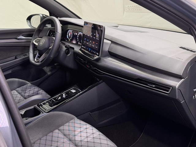 Volkswagen Golf 1.5 eTSI DSG R-Line