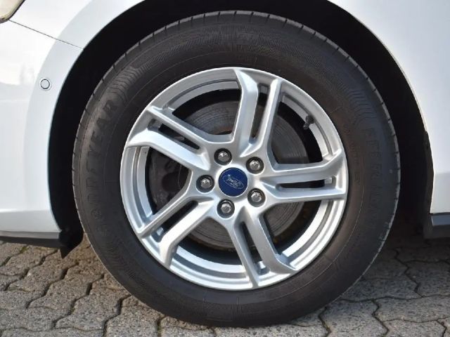 Ford Focus Cool & Connect