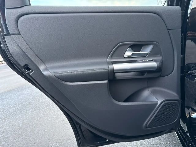 Mercedes-Benz B 200 Sedan