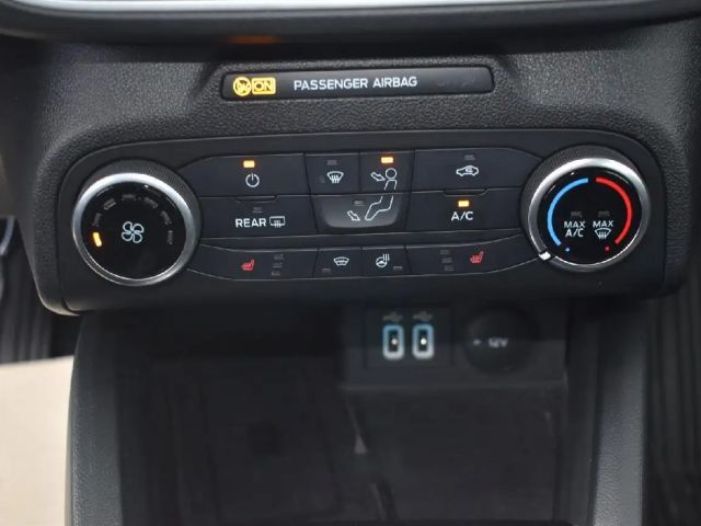 Ford Focus Cool & Connect