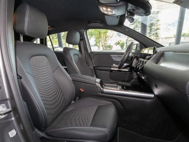 Mercedes-Benz GLA 180 W-Paket ParkAss. LED SpurH el.Heck LM