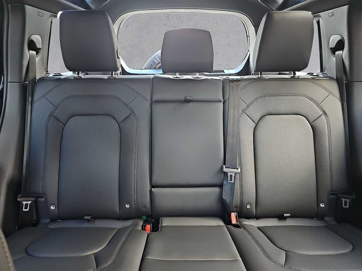 Land Rover Defender 110 Dynamic SE