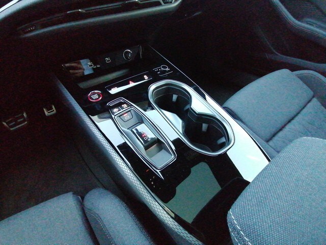 Audi A6 Avant Quattro S-Tronic