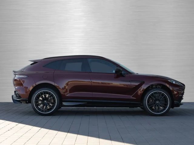 Aston Martin DBX 707
