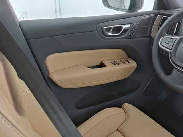 Volvo XC60 AWD Dark Plus T6