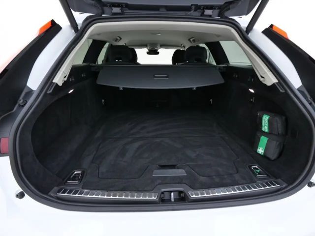 Volvo V90 AWD Dark Plus T6