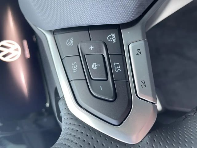 Volkswagen Golf 1.5 eTSI DSG R-Line