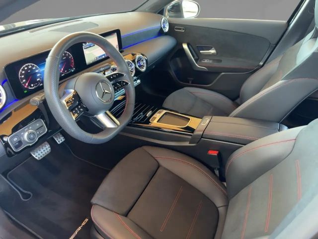 Mercedes-Benz A 220 4MATIC AMG Line Premium
