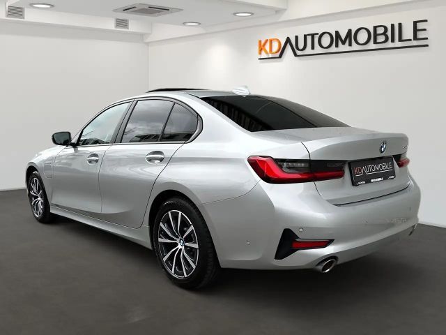 BMW 330 330e Sedan