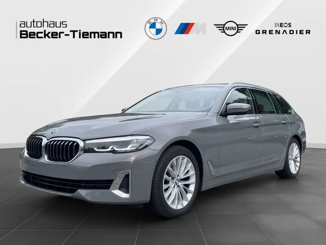 BMW 520 520d Luxury Line Touring xDrive