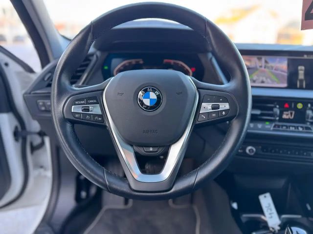 BMW 118 118i Sedan Sport Line