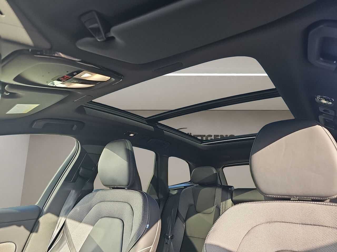 Volvo XC60 AWD Plus T8