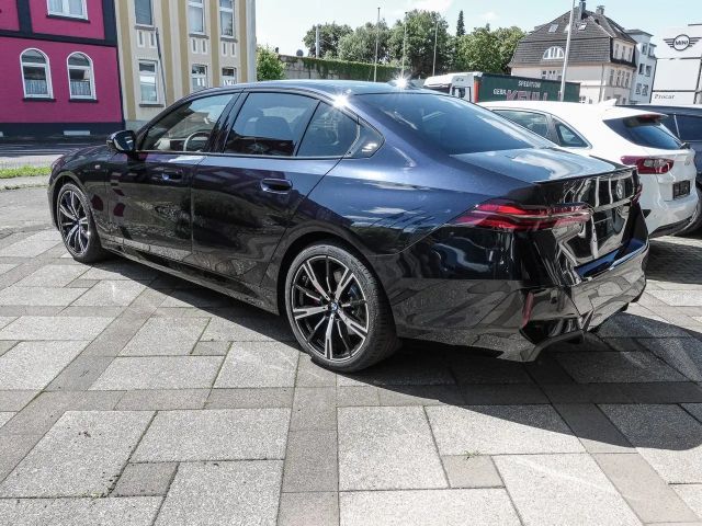 BMW 520 520d M-Sport Sedan