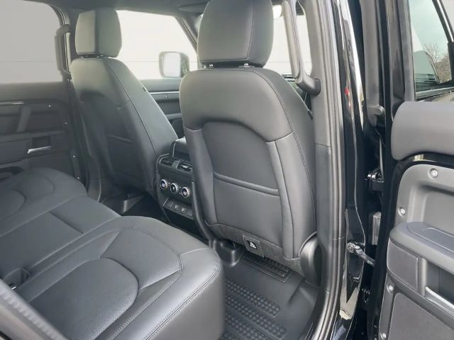 Land Rover Defender 110 D250 Dynamic SE