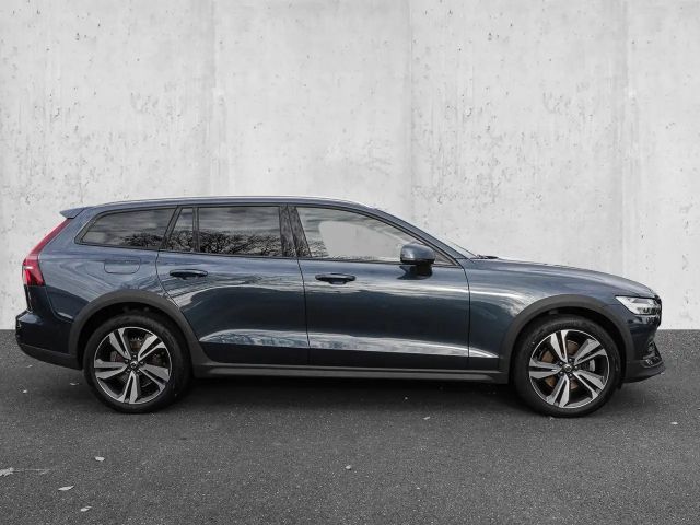 Volvo V60 Cross Country AWD Plus